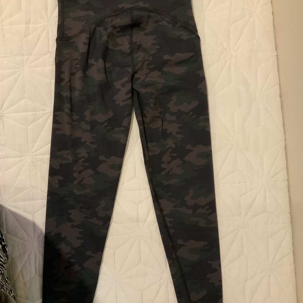 SPANX Woman’s Black and Gray Camouflage Leggings - Picture 2 of 3